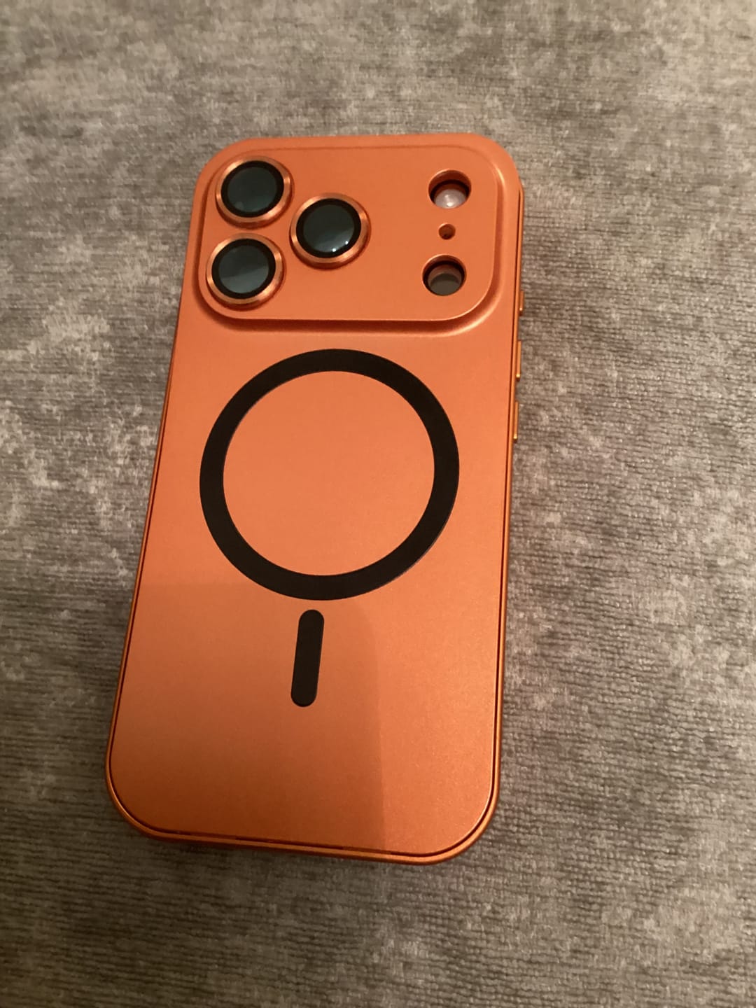Kundfoto på snapshield metallskal